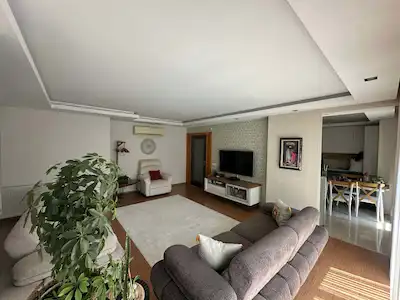 UNCALI KONAKLAR'DA SATILIK GENİŞ ARA KAT 3+1 DAİRE