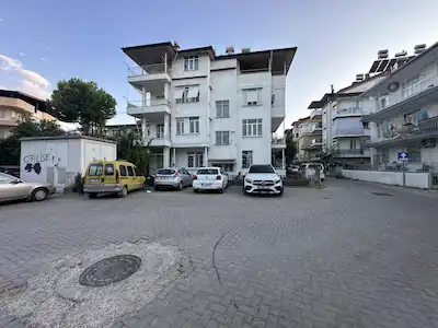 MANAVGAT YUKARI PAZARCI MAHALLESİNDE KİRALIK ARAKAT 3+1 DAİRE