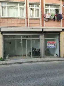 DRAMAN CADDESİ ÜZERİNDE YAYA VE ARAÇ TRAFİĞİ YOĞUN KİRALIK DÜKKAN