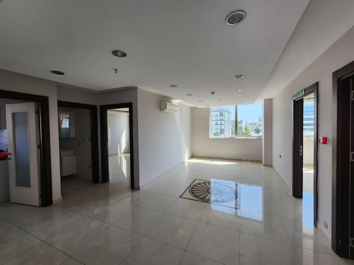 ŞEHRİN MERKEZİ YENİGÜN MAHALLESINDE/ KİRALIK OFİS KATI