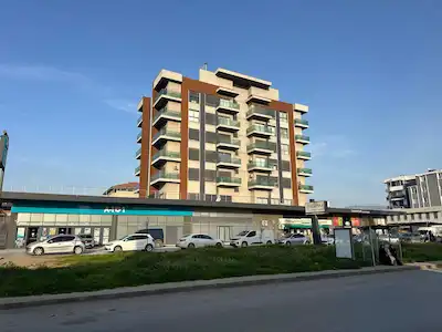 BORNOVA DOĞANLARDA SATILIK YATIRIMLIK KÖŞE 1+1 DAIRE