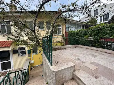 ETİLER CEBECİ SOKAK 4 KATLI KONUT&TİCARİYE UYGUN KİRALIK VİLLA
