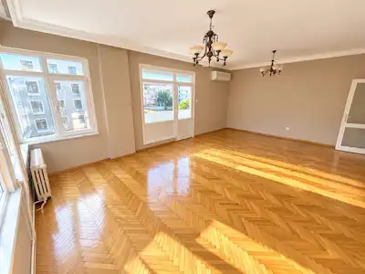 BATI MAHALLESİNDE BALKONLU ARA KAT SATILIK GENİŞ 3+1 DAİRE