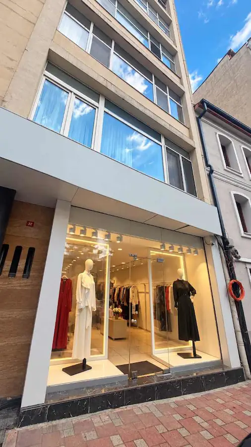 ŞİŞLİ ABİDE-İ HÜRRİYET CADDESİNDE TABELA DEĞERİ YÜKSEK DÜKKAN 2