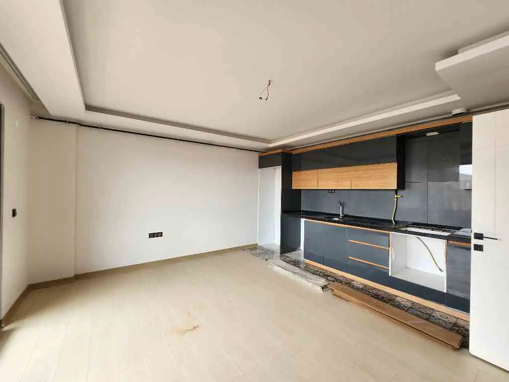 DAMLA GÜR'DEN TRAMVAYA CEPHE KİRALIK 1+1 DAİRE