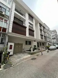 BAKIRKÖY,DE MARMARAYA YAKIN KIRALIK DAIRE!!!