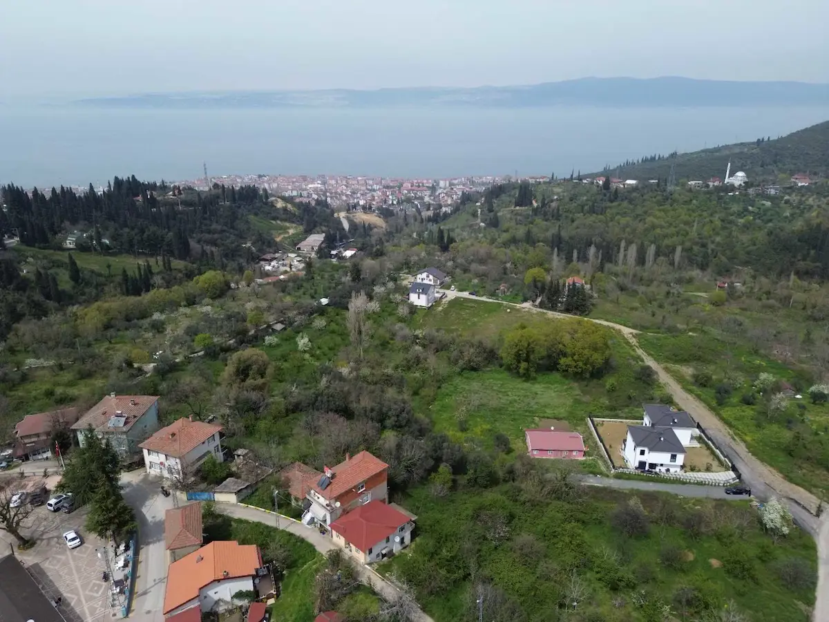 PAZARKÖY'DE SATILIK 588 M2 MANZARALI ARSA