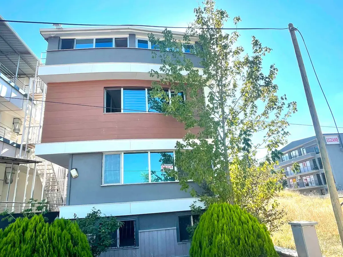 YAŞAMKENTTE 20 M² BAHÇE KULLANIMLI GİRİŞ KAT 2+1 SATILIK DAİRE