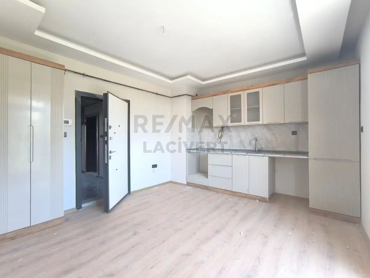 RE/MAX LACIVERT'TEN HILALKENT'TE SATILIK KIRACILI 1+1 DAIRE