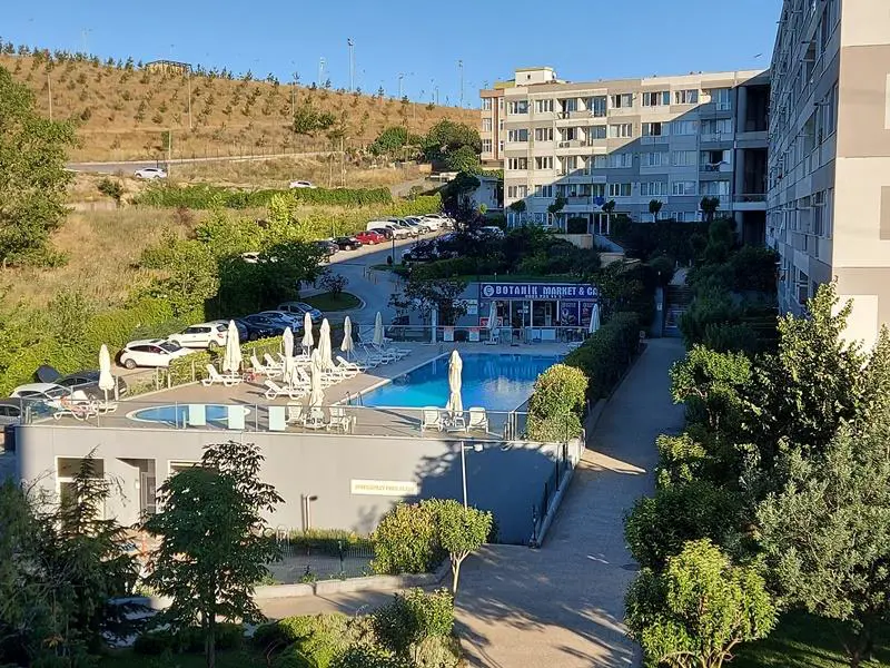 TUZLA DUMANKAYA ADRES BOTANİK SİTESİ’NDE EŞYALI 1+1 KİRALIK DAİRE