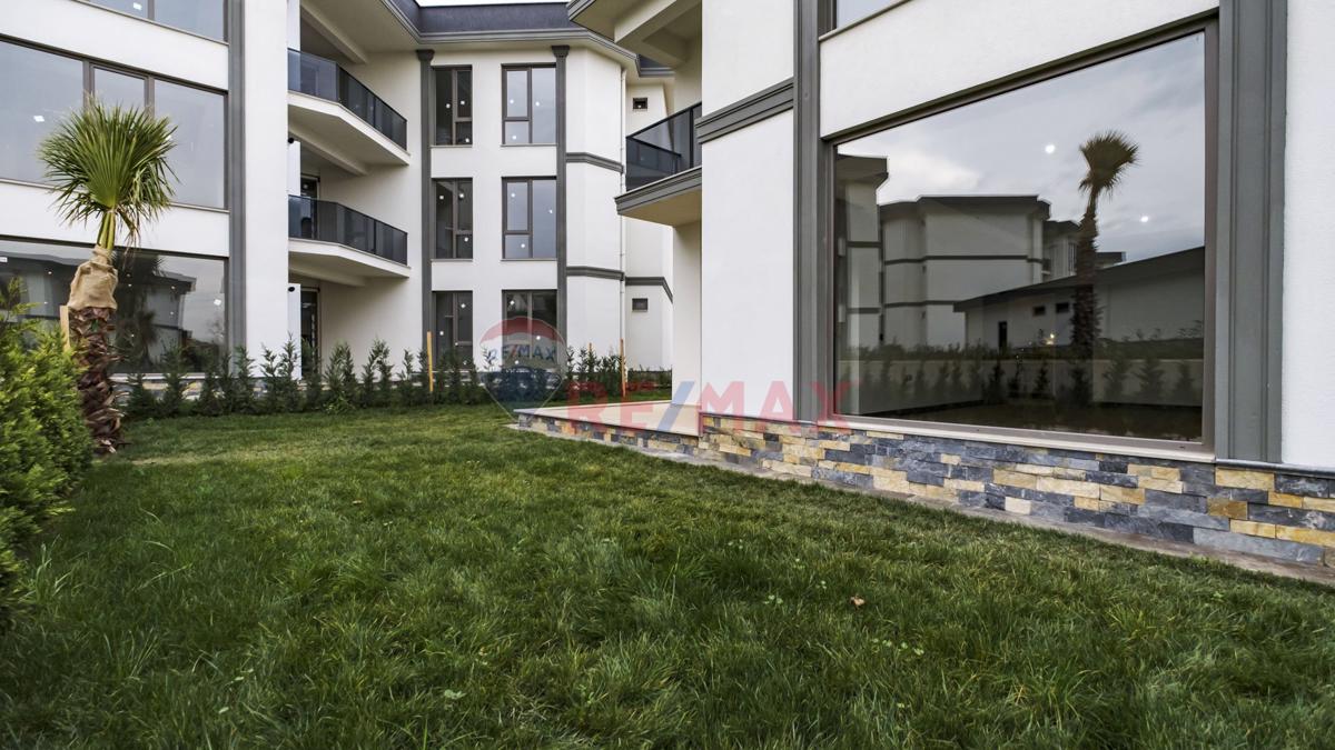 EMPIRE HOUSE SİTESİNDE GENİŞ BAHÇELİ VE MÜSTAKİL OTOPARKLI VİLLA