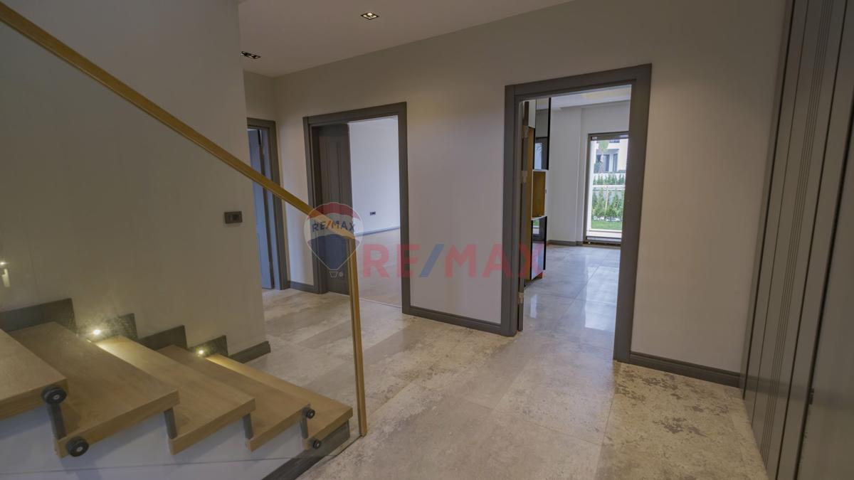 EMPIRE HOUSE SİTESİNDE GENİŞ BAHÇELİ VE MÜSTAKİL OTOPARKLI VİLLA