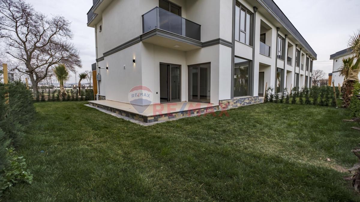 EMPIRE HOUSE SİTESİNDE GENİŞ BAHÇELİ VE MÜSTAKİL OTOPARKLI VİLLA