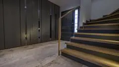EMPIRE HOUSE SİTESİNDE GENİŞ BAHÇELİ VE MÜSTAKİL OTOPARKLI VİLLA
