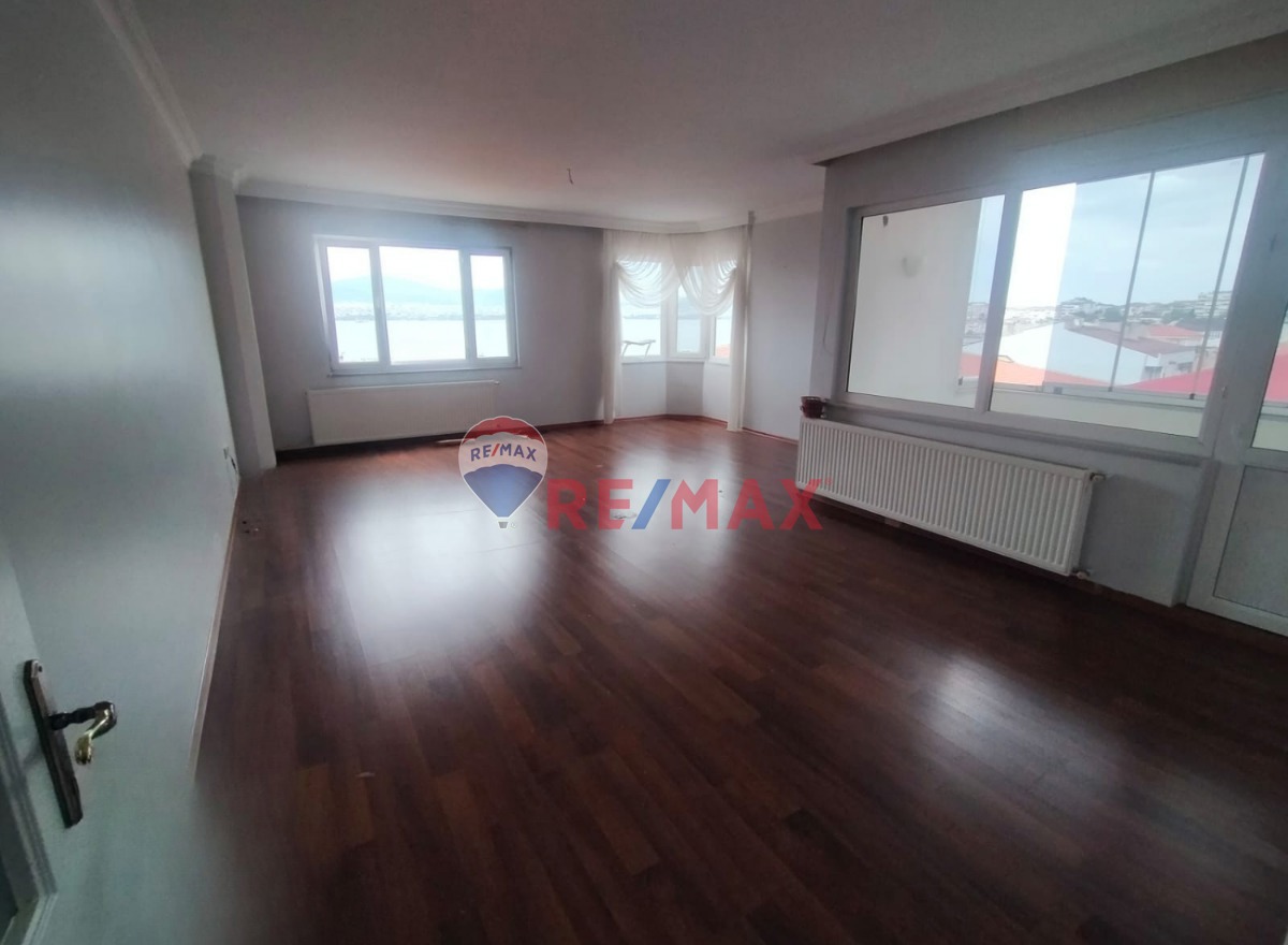 SAHİLDE, MUHTEŞEM MANZARALI, 5+1, 3 BANYOLU KİRALIK ÇATI DUBLEKS