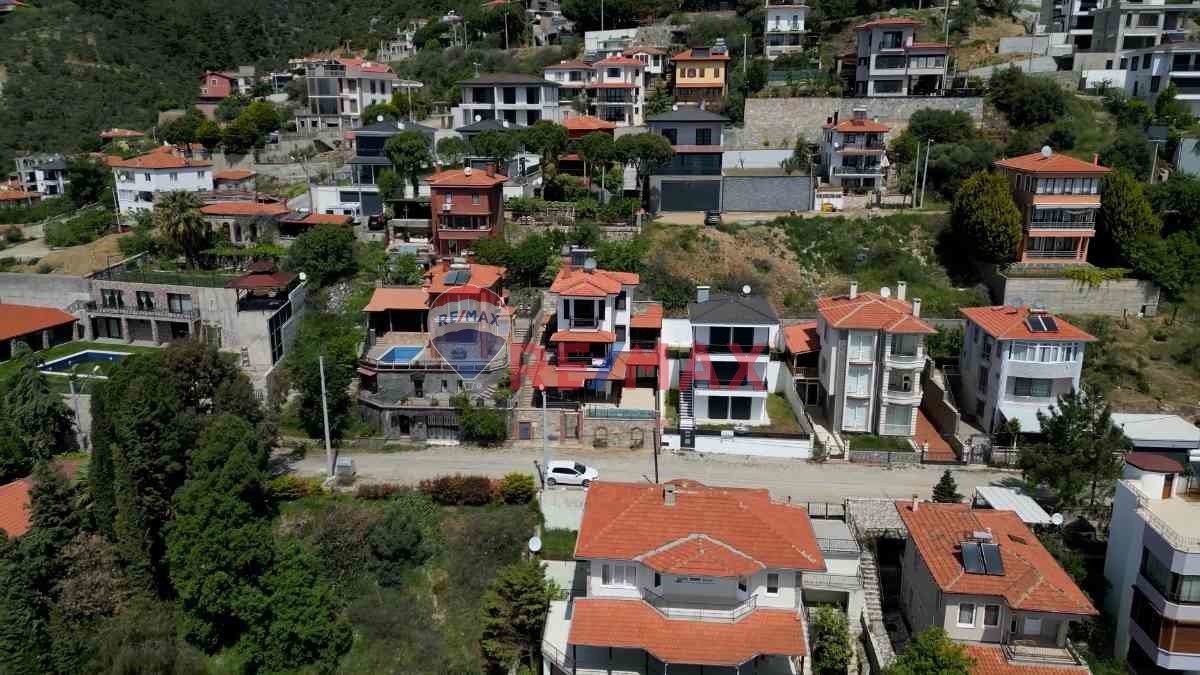 ALTINOLUK KÖYDE DENIZ MANZARALI SATILIK HAVUZLU MÜSTAKIL VILLA