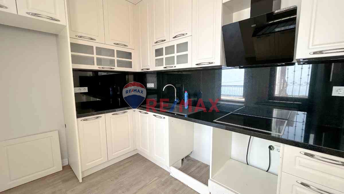 ALTINOLUK KÖYDE DENIZ MANZARALI SATILIK HAVUZLU MÜSTAKIL VILLA