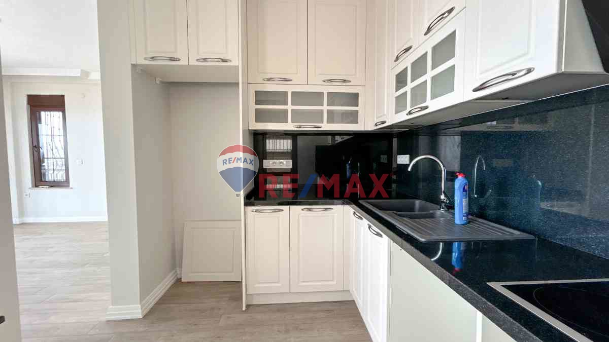 ALTINOLUK KÖYDE DENIZ MANZARALI SATILIK HAVUZLU MÜSTAKIL VILLA