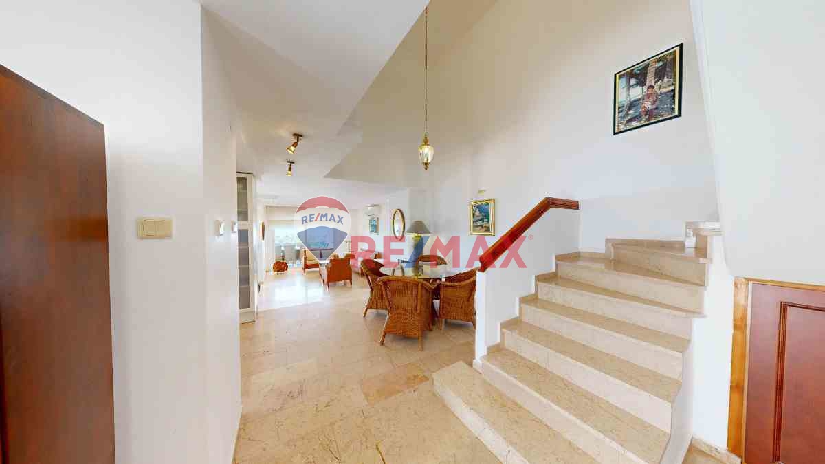 ÇEŞME BÜYÜKLİMAN PLAJINA 280 MT. MESAFEDE, MÜSTAKİL HAVUZLU, DENİZ MANZARALI 6+1 VİLLA