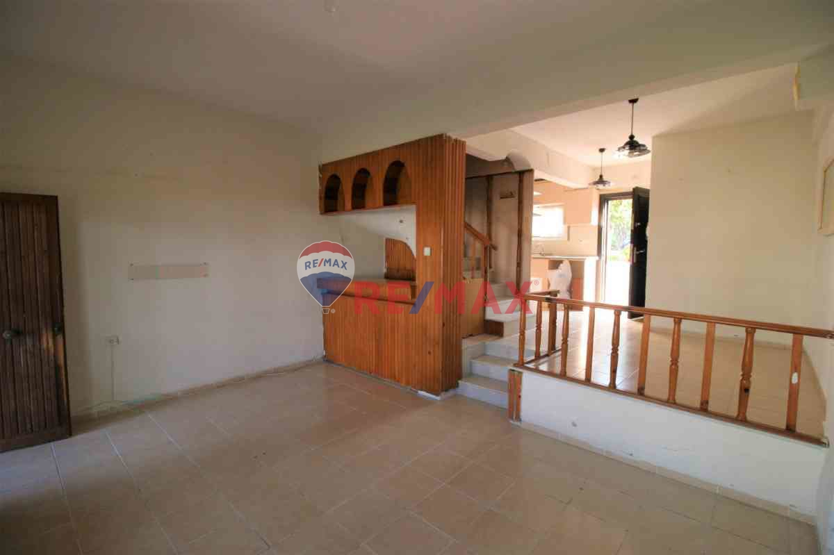 KUŞADASI KADINLAR DENIZINDE PLAJA 300M BÜYÜK BAHÇELİ YAZLIK