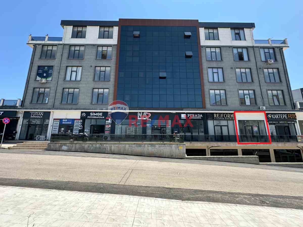 KARTEPE KENT İŞ MERKEZİNDE PRESTİJLİ CADDE CEPHELİ KİRALIK DÜKKAN
