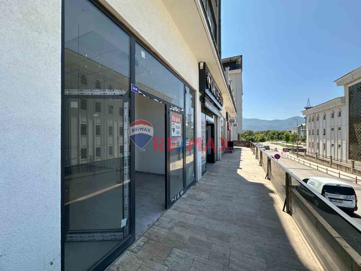 KARTEPE KENT İŞ MERKEZİNDE PRESTİJLİ CADDE CEPHELİ KİRALIK DÜKKAN