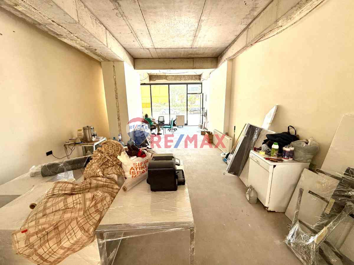 ATAŞEHIRDE MERKEZI KONUMDA BACALI, 110 M² KIRALIK DÜKKAN!