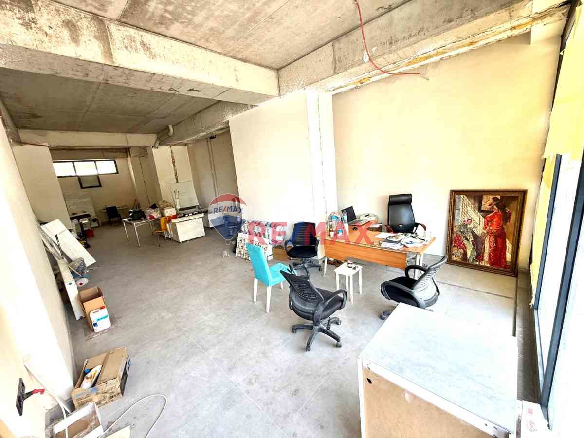 ATAŞEHIRDE MERKEZI KONUMDA BACALI, 110 M² KIRALIK DÜKKAN!
