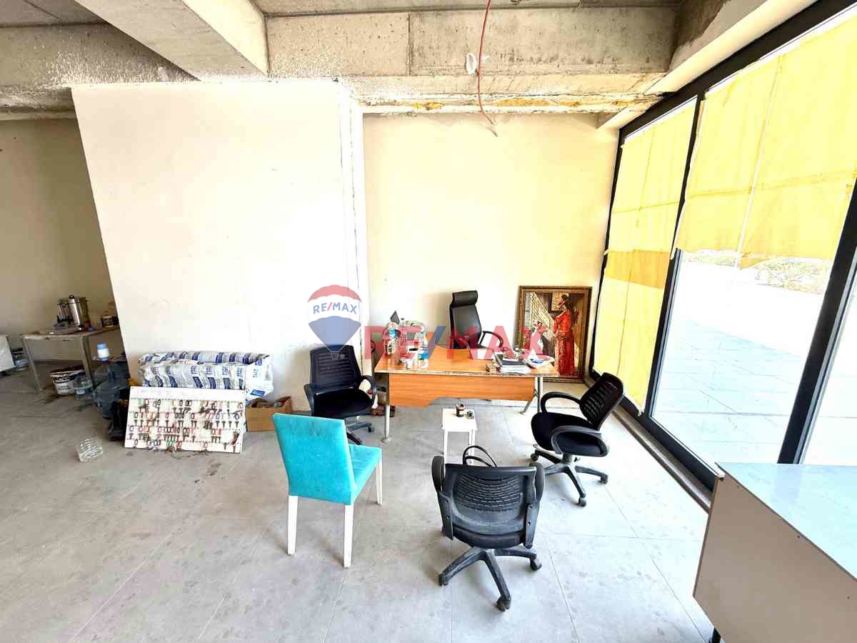 ATAŞEHIRDE MERKEZI KONUMDA BACALI, 110 M² KIRALIK DÜKKAN!