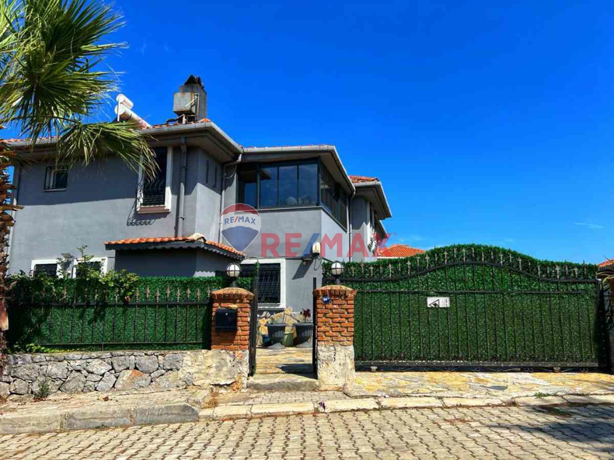 GÜZELBAHÇE TAŞ KULE VILLALARINDA ÖZEL TASARIM LÜKS VILLA,GENIŞ ARSA,MÜŞTEMILAT,HAVUZ, TAKAS