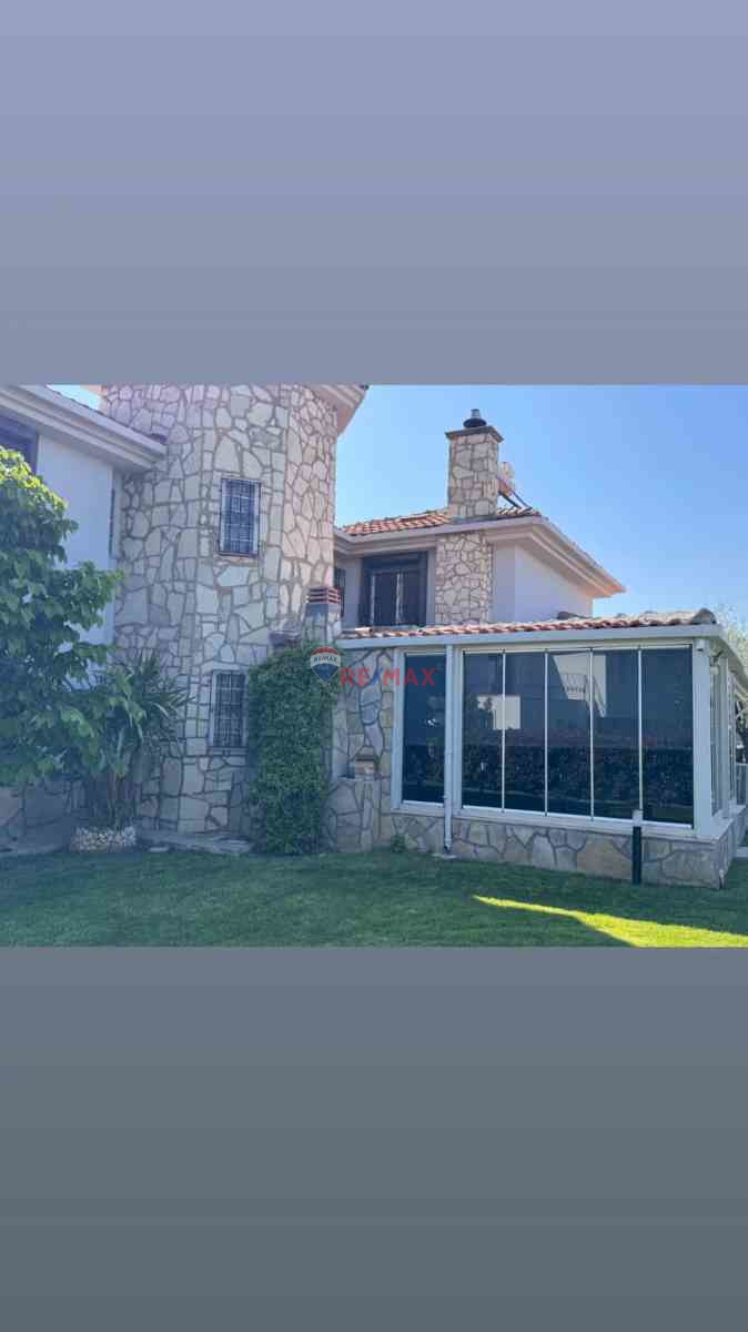 GÜZELBAHÇE TAŞ KULE VILLALARINDA ÖZEL TASARIM LÜKS VILLA,GENIŞ ARSA,MÜŞTEMILAT,HAVUZ, TAKAS