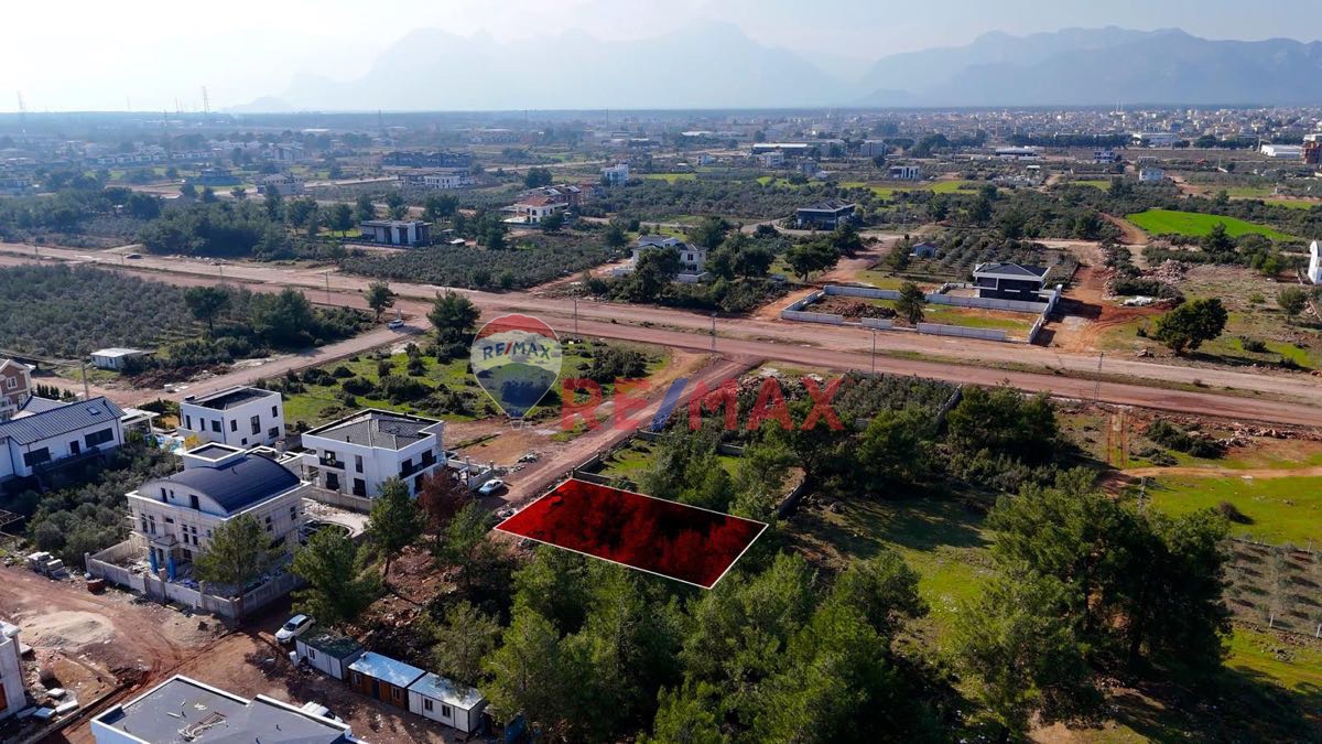 YEŞİLBAYİR’DA ANTALYASPOR TESİSLERİ’NE YAKIN SATILIK ARSA