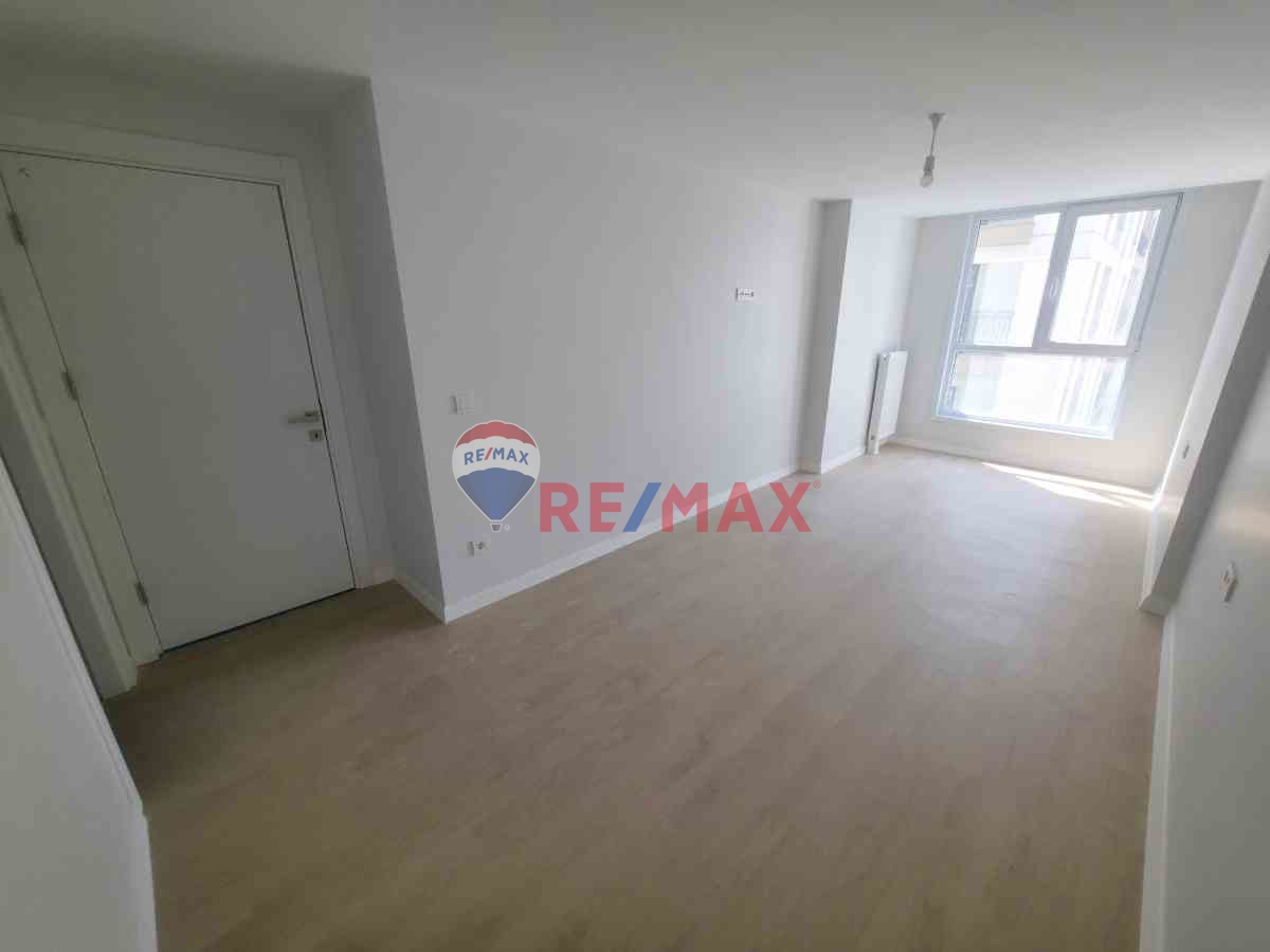 BEYLİKDÜZÜ KİPTAŞ KIRLANGIÇ EVLERİNDE SIFIR,ARA KAT,PEYZAJ CEPHE 2+1