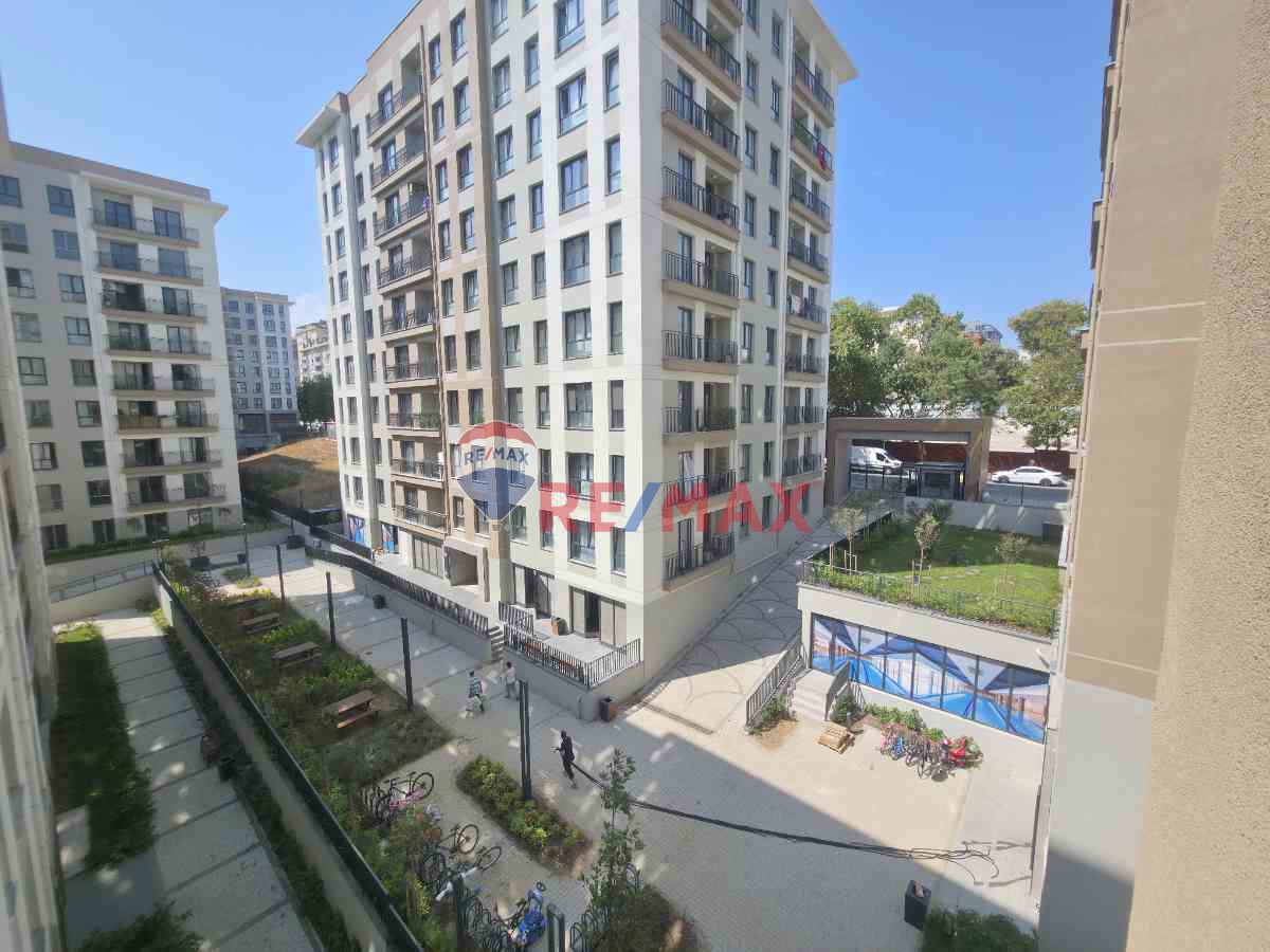 BEYLİKDÜZÜ KİPTAŞ KIRLANGIÇ EVLERİNDE SIFIR,ARA KAT,PEYZAJ CEPHE 2+1