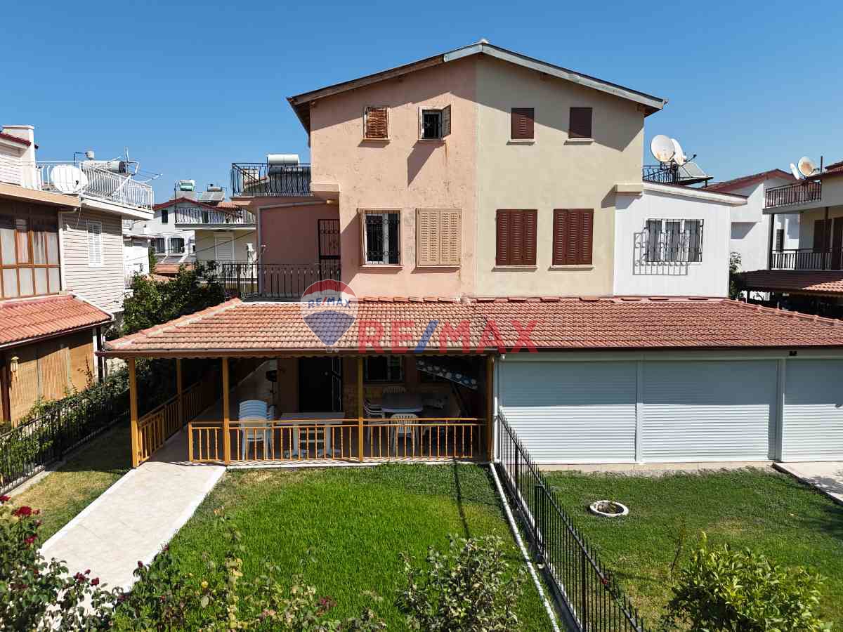 DAVUTLAR'DA, DENIZE ÇOK YAKIN, GENIŞ BAHÇELI, 3+1 TRIPLEKS YAZLIK