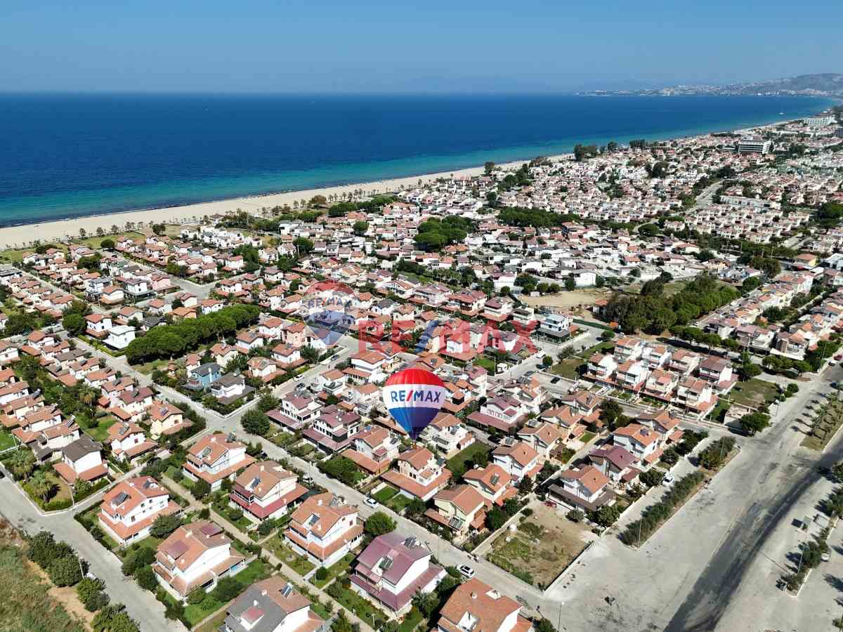 DAVUTLAR'DA, DENIZE ÇOK YAKIN, GENIŞ BAHÇELI, 3+1 TRIPLEKS YAZLIK