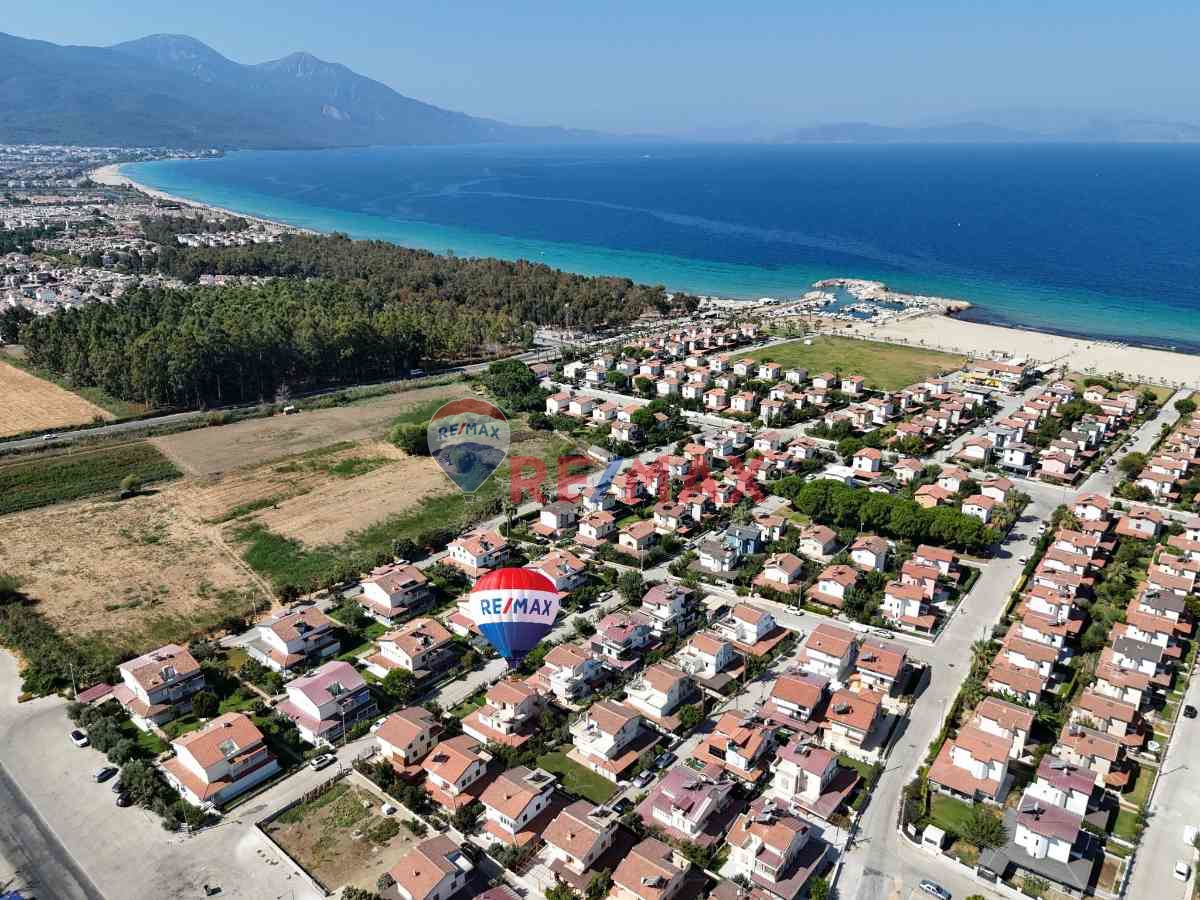 DAVUTLAR'DA, DENIZE ÇOK YAKIN, GENIŞ BAHÇELI, 3+1 TRIPLEKS YAZLIK