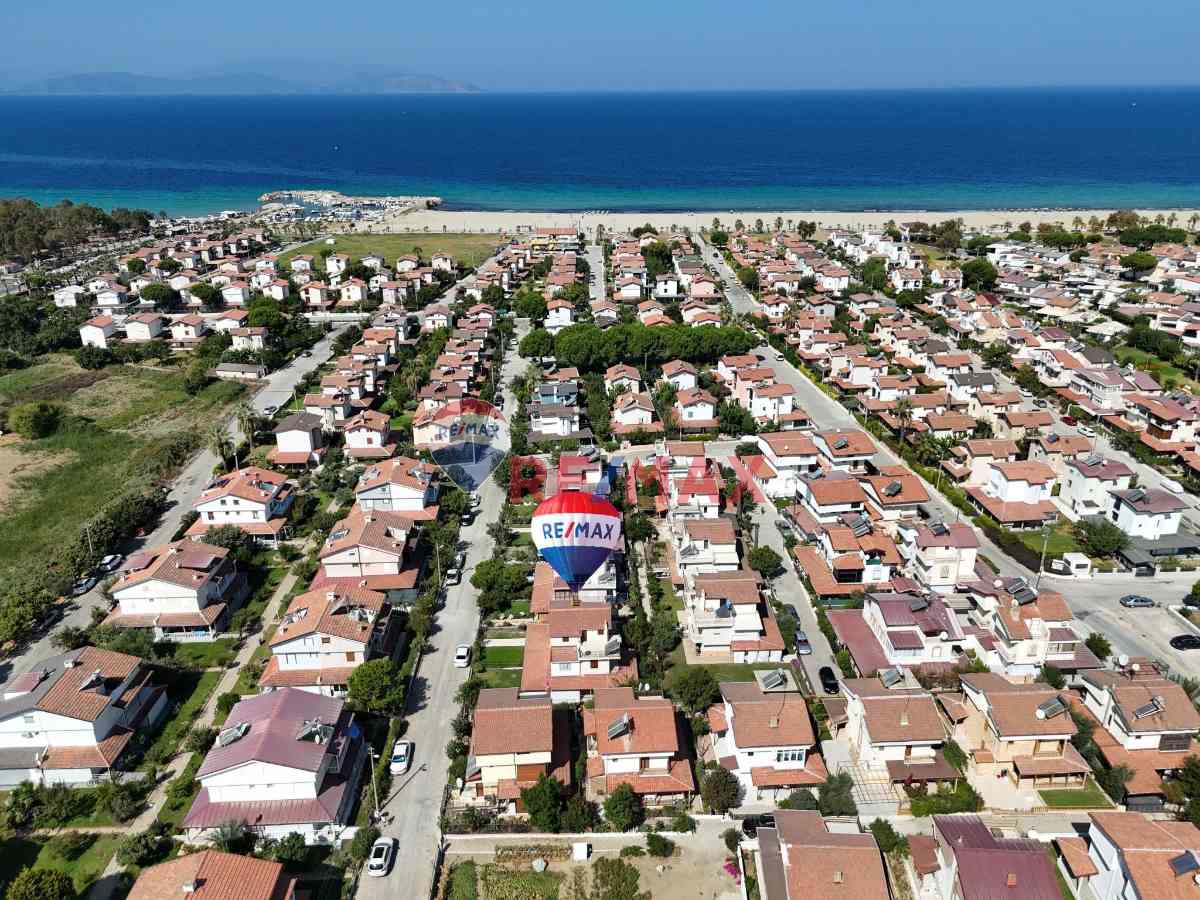 DAVUTLAR'DA, DENIZE ÇOK YAKIN, GENIŞ BAHÇELI, 3+1 TRIPLEKS YAZLIK