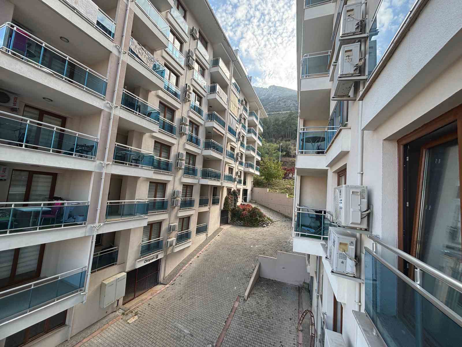 REMAX MODEL DEN ZEYTİNKÖY DE CİTY LİGHTS SİTESİNDE KİRALIK 1+1 EŞYALI APART