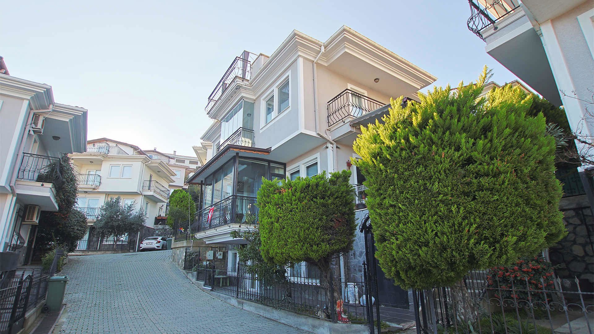 REMAX BEYAZ MUDANYA YILDIZTEPE’DE DENİZ MANZARALI, LÜKS 4+2 MÜSTAKİL VİLLA