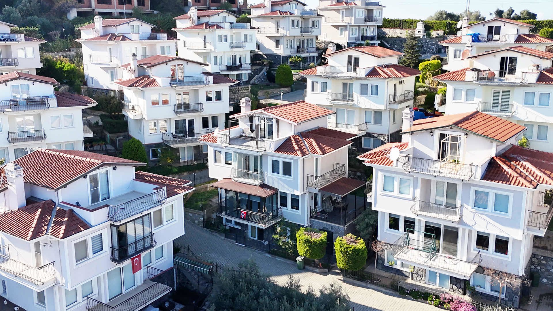 REMAX BEYAZ MUDANYA YILDIZTEPE’DE DENİZ MANZARALI, LÜKS 4+2 MÜSTAKİL VİLLA