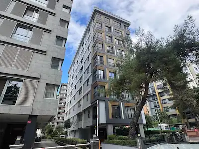 FENERBAHÇE'DE GENÇ BİNADA SATILIK DAİRE