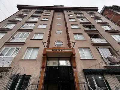 REMAX ESENYURT 2+1 SATILIK ARAKAT DAIRE