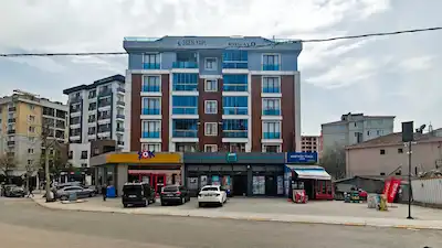 KURTKÖY’ÜN TİCARİ MERKEZİNDE 390 M2 10M CEPHELİ, OTOPARKLI MAĞAZA