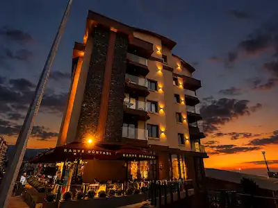 REMAX'TEN MERKEZ'DE LÜKS EŞSİZ MANZARALI SATILIK DUBLEKS DAİRE..!