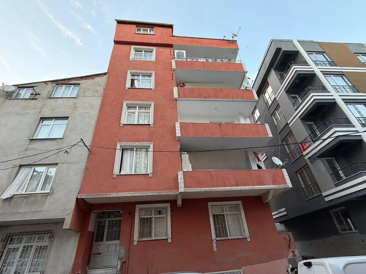 YENİBOSNA ZAFER MAHALLESİNDE SATILIK DAİRE