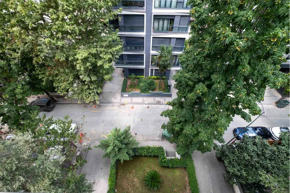 CADDEBOSTAN SATILIK KATTA TEK 4+1 DAİRE