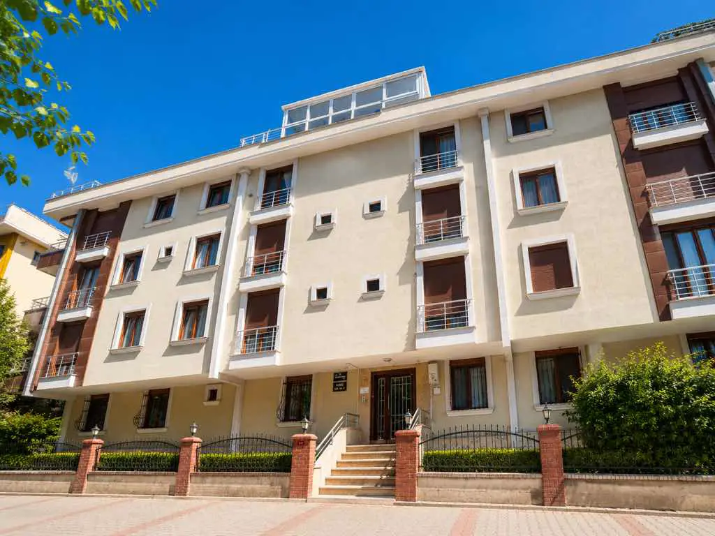 MALTEPE İDEALTEPE'DE KAPALI OTOPARKLI BOŞ 3+1 SATILIK DAİRE