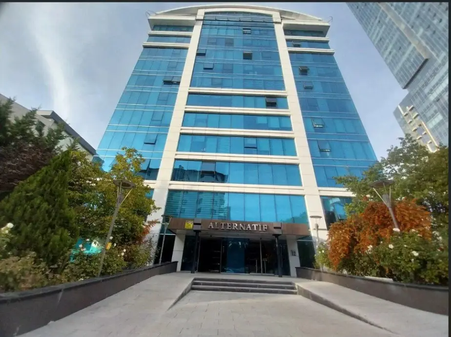 ÇUKURAMBAR ALTERNATIF İŞ MERKEZİNDE 8. KAT KREDIYE UYGUN PRESTİJLİ SATILIK OFIS&BÜRO