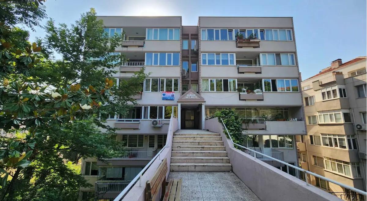 REMAX BEYAZ ÇEKİRGE DEVLET HASTANESİNE YAKIN 3+1 BAKIMLI OTOPARKLI ARAKAT DAİRE